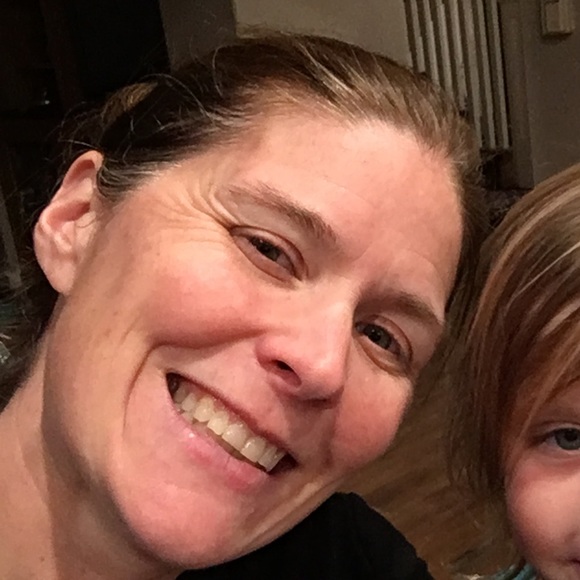 Profile Picture of Amanda Glebs (@aglebs) on Poshmark