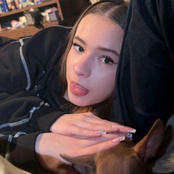 Profile Picture of 𝙩𝙞𝙣𝙖 (@alinalvrr) on Tiktok