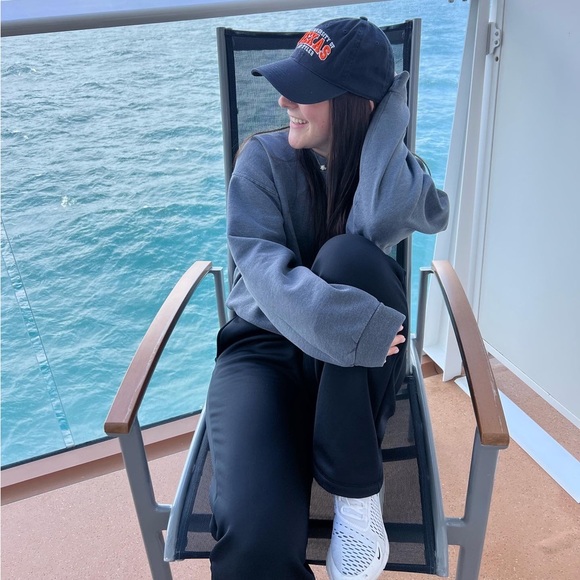 Profile Picture of Amelia Heck (@ameliaheck234) on Poshmark