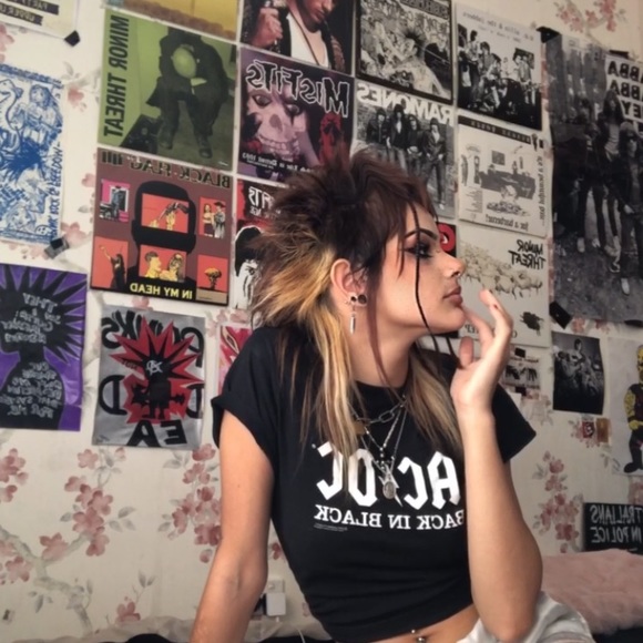 Profile Picture of Athena Alexander (@dunnymunt) on Poshmark