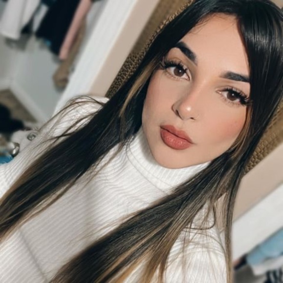 Profile Picture of M Pérez (@mizaidaperez96) on Poshmark