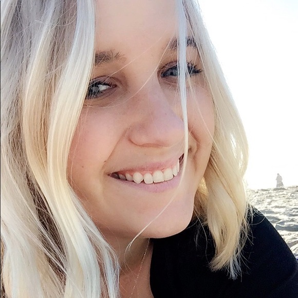 Profile Picture of Kayla Olivieri (@reneeolive) on Poshmark