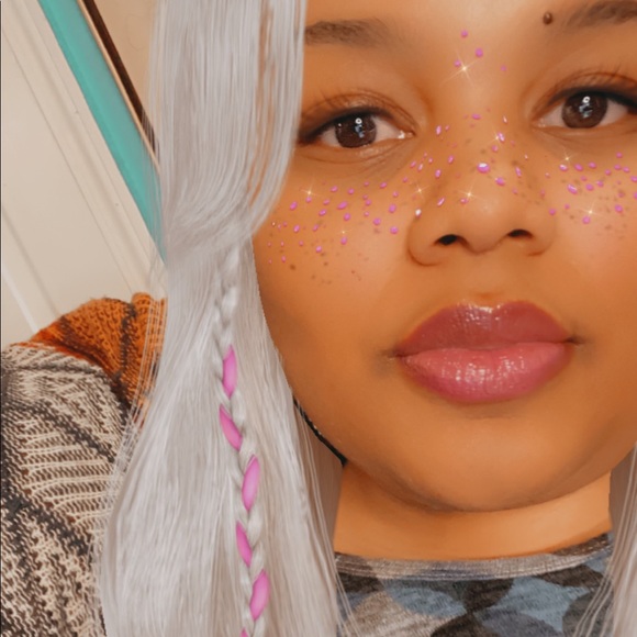 Profile Picture of Tayler Mozee (@mozziiee) on Poshmark