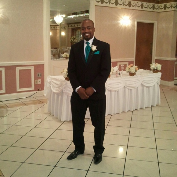 Profile Picture of Darrick Glenn (@darrickglenn) on Poshmark