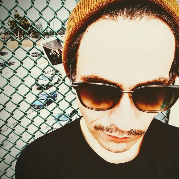 Profile Picture of Simon Brown (@symonomys) on Poshmark