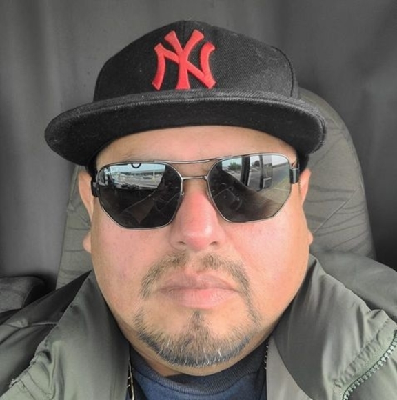 Profile Picture of Adam Mendez (@adanmendez271) on Poshmark