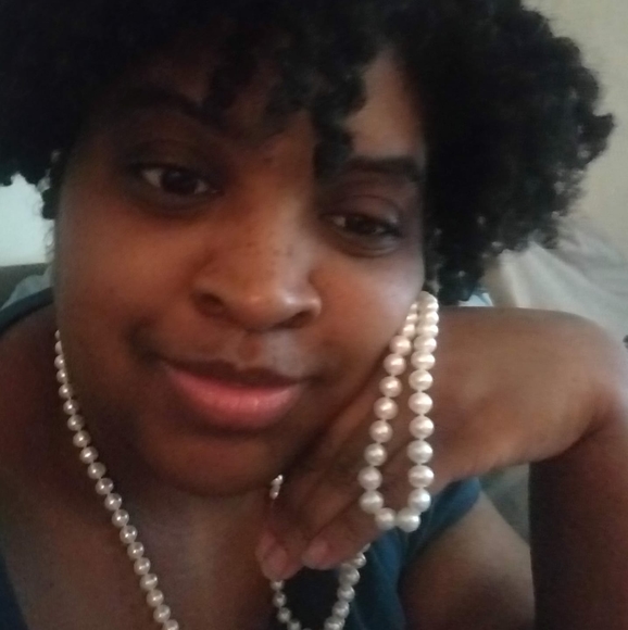 Profile Picture of Dawn Wilkins (@dawndesu) on Poshmark