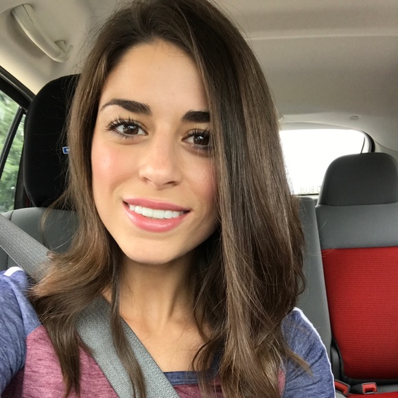 Profile Picture of Kaylea Passafiume (@kayleapass) on Poshmark