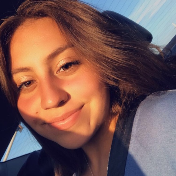 Profile Picture of Odalys Acosta (@odalys_221) on Poshmark