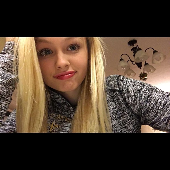 Profile Picture of Abbi Gillson (@abbigg) on Poshmark