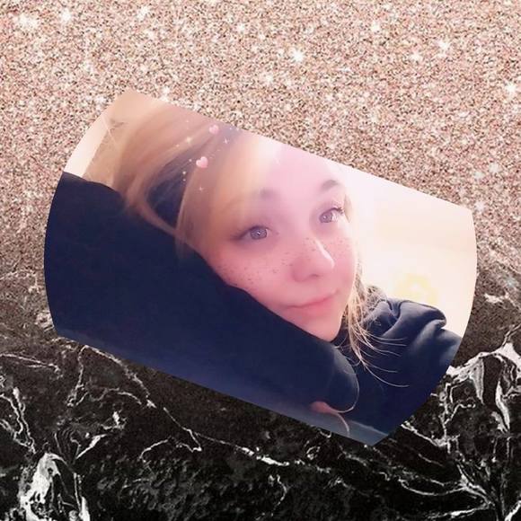 Profile Picture of Samantha Doty (@samanthadoty420) on Poshmark