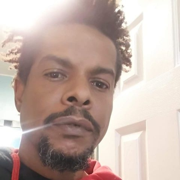 Profile Picture of Alladin Murray (@alladinmurray) on Poshmark