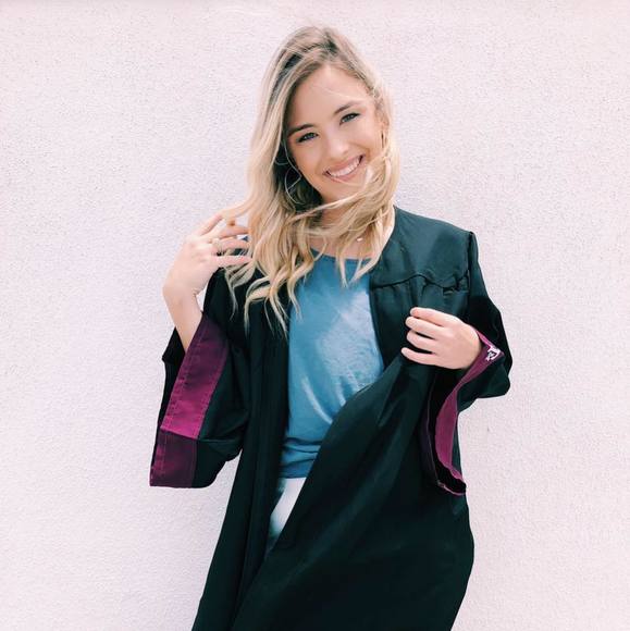 Profile Picture of Cassie Lambard (@lambardcb) on Poshmark