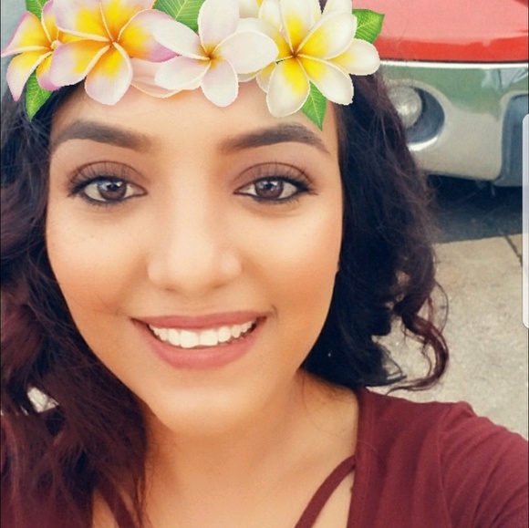 Lesly Flores - Poshmark Profile Picture of Lesly Flores (@leslymendez96) on Poshmark