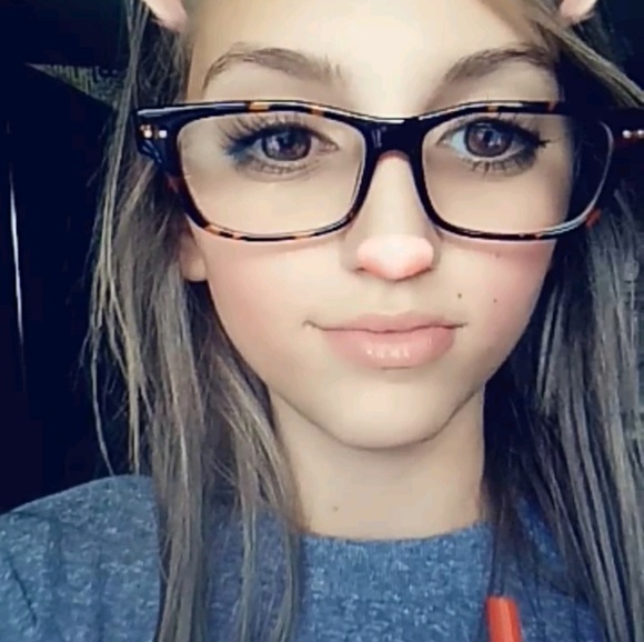 Profile Picture of Lexie Armer (@lexiearmer) on Poshmark
