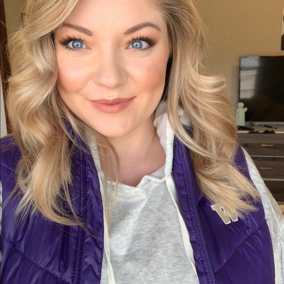 Profile Picture of Sarah Parlari (@ckq_co) on Poshmark