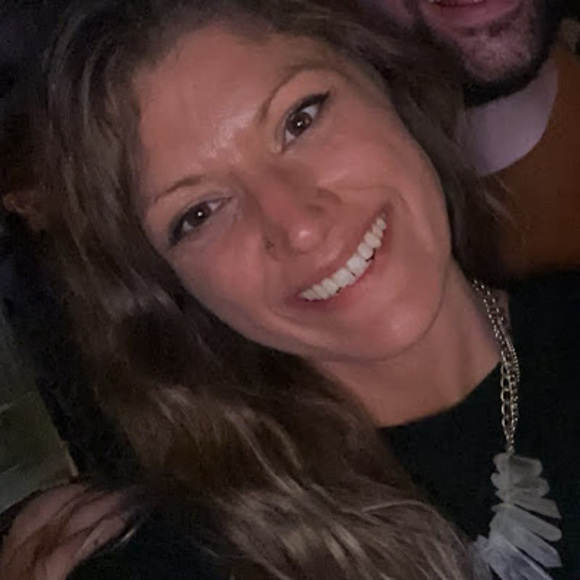 Profile Picture of Lindsey Nease (@lindsey_nease) on Poshmark