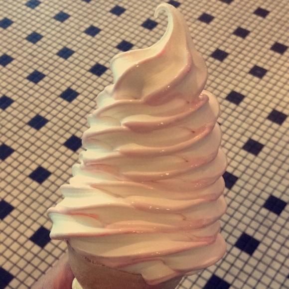 Profile Picture of Cassie Fewkes (@c_fbk) on Poshmark