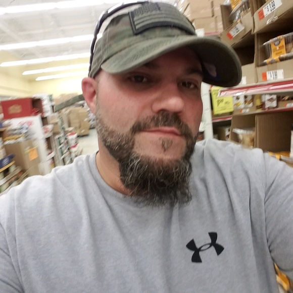 Profile Picture of Robert Cobb (@rcwebbo81) on Poshmark