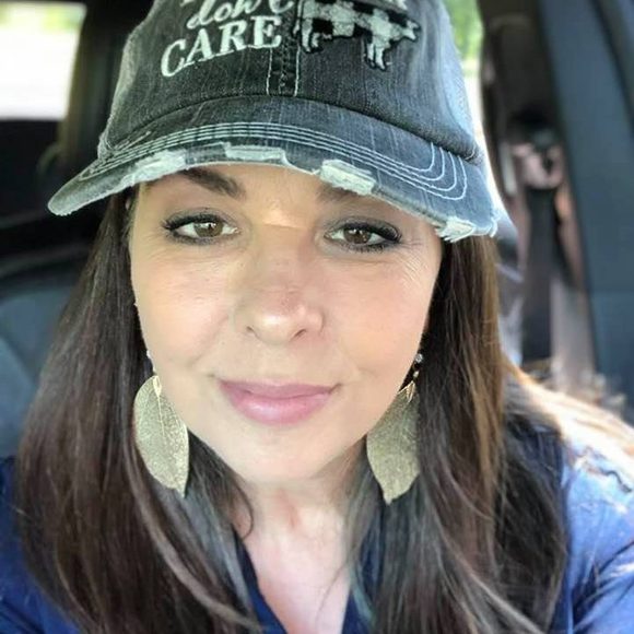 Profile Picture of Anita Decker (@deckersrus) on Poshmark