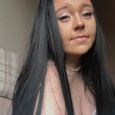 Profile Picture of 𝐞𝐦𝐦𝐢𝐞 ❀ 𝐫𝐰𝐝𝐰𝐲 (@onelovesem) on Twitter