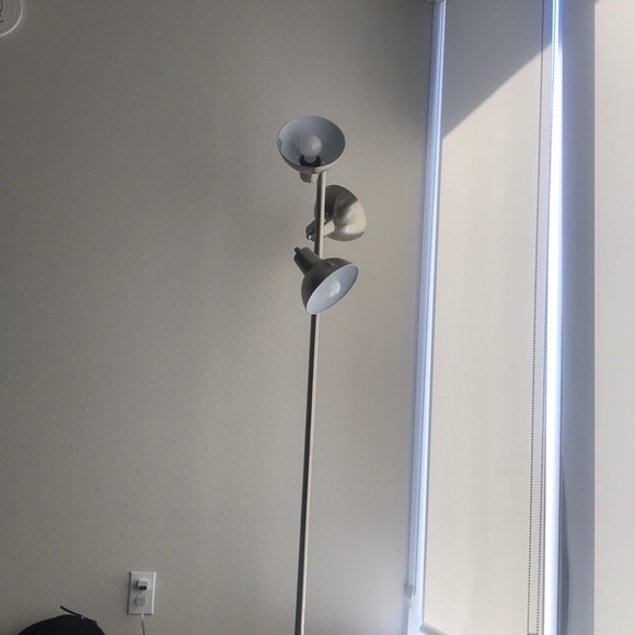 Profile Picture of Daniel Diaz (@danik1401) on Poshmark