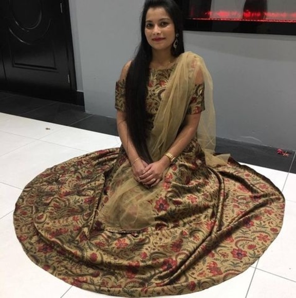 Profile Picture of Ishani Patel (@ishanipatel797) on Poshmark