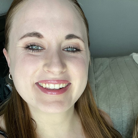 Profile Picture of Caitlin Mackenzie (@cs1728) on Poshmark