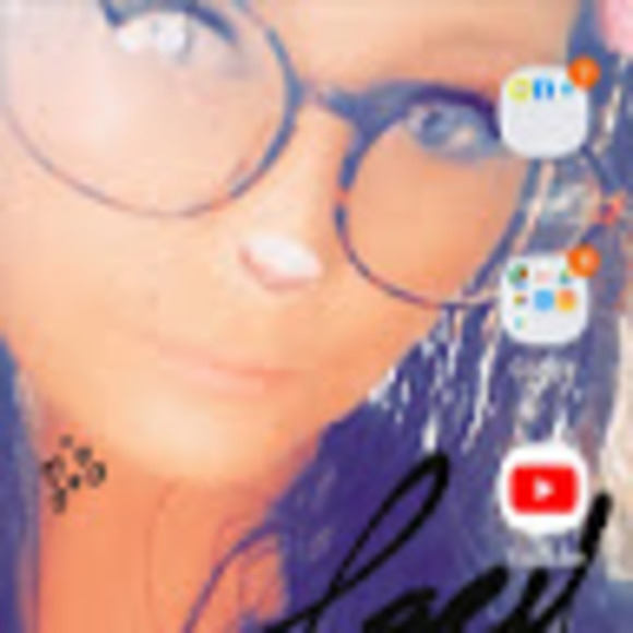 Profile Picture of Lacy Mitchell (@bootsieboots87) on Poshmark