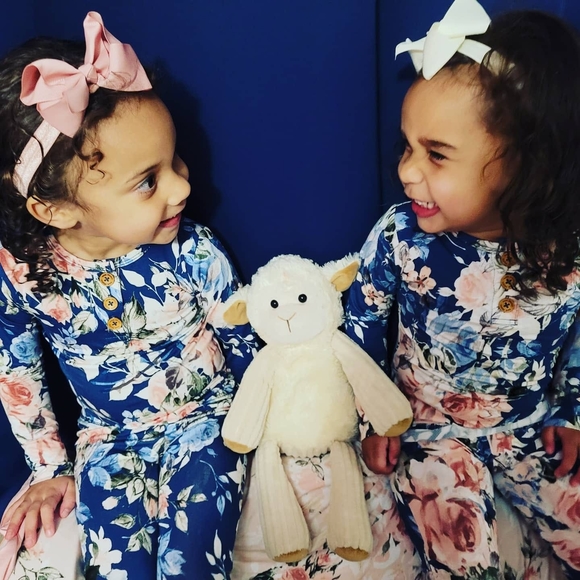 Profile Picture of Ashley Pombo (@melodioushymns) on Poshmark