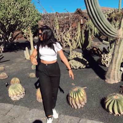 Profile Picture of Paula Álvarez (@RunFromWarzone) on Twitter