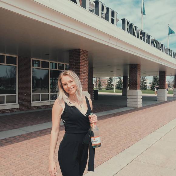 Profile Picture of Lexi Mercil (@leximercil) on Poshmark