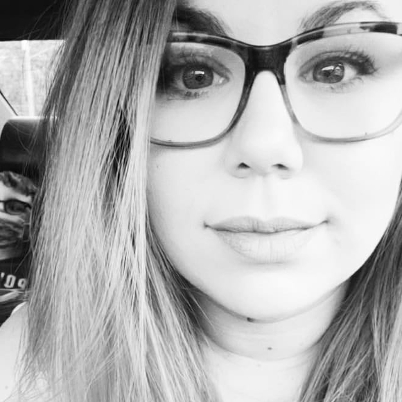 Profile Picture of Stephanie Petrykowski (@smariep23218) on Poshmark