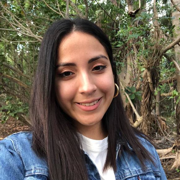 Profile Picture of Giselle Colon (@giselleucolon) on Poshmark