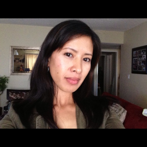 Profile Picture of Juliana Eramela (@mystizza) on Poshmark