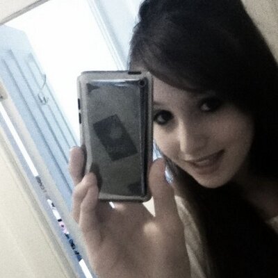 Profile Picture of Laura Robertson (@MissRobb) on Twitter