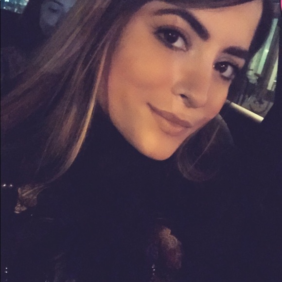 Profile Picture of Paola Chaparro (@pchaparroo) on Poshmark