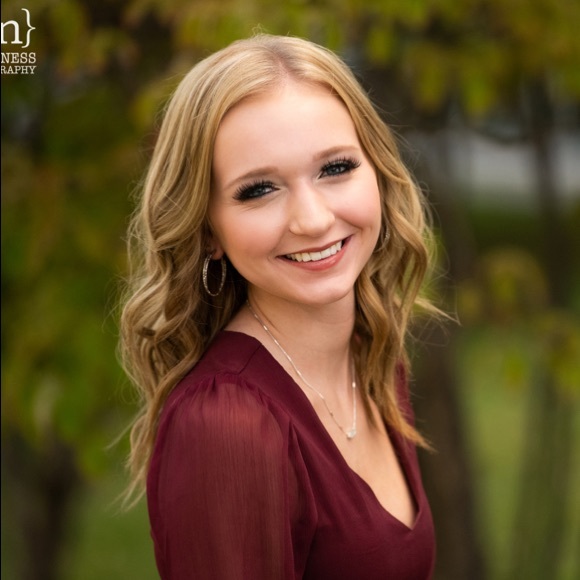 Profile Picture of Brianna Dehler (@briannadehler) on Poshmark