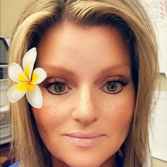 Profile Picture of Ashley Treadwell (@ashleytreadwell) on Poshmark