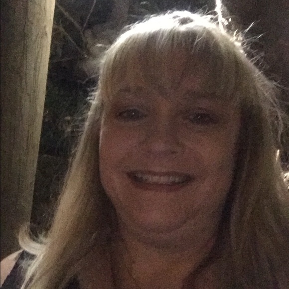 Profile Picture of Cheryl Hackett (@dealforu) on Poshmark
