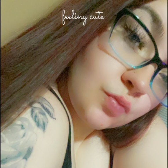 Profile Picture of Nicole Sigley (@nicolesigley) on Poshmark
