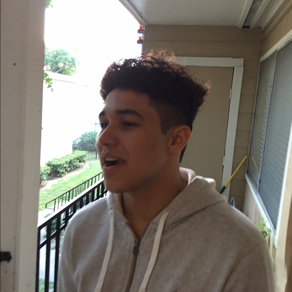 Profile Picture of Carolina Curllar (@caroljdg) on Poshmark