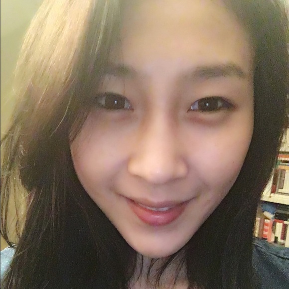 Profile Picture of Se hwa Kim (@kellykim722) on Poshmark