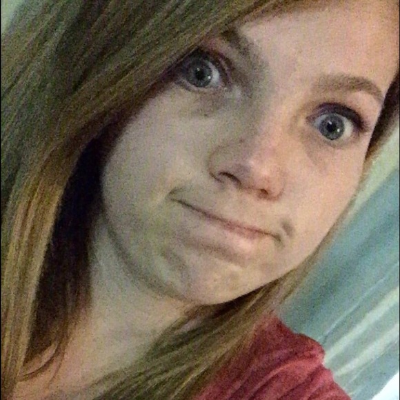 Profile Picture of Lacey Clark (@love_lace) on Poshmark