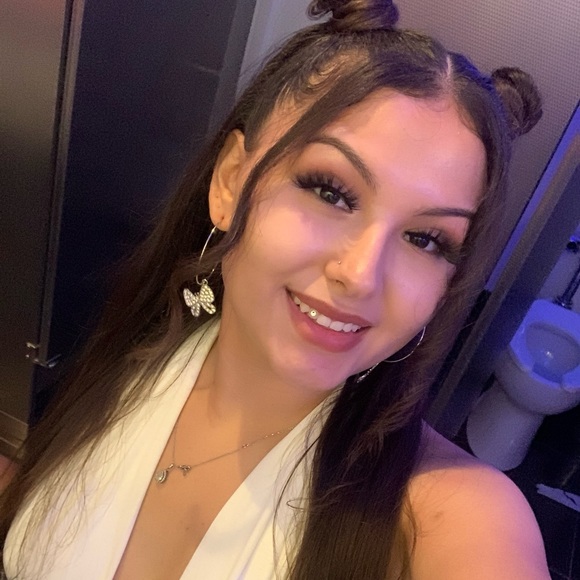 Profile Picture of Julisa Julisa (@tjulisaa) on Poshmark