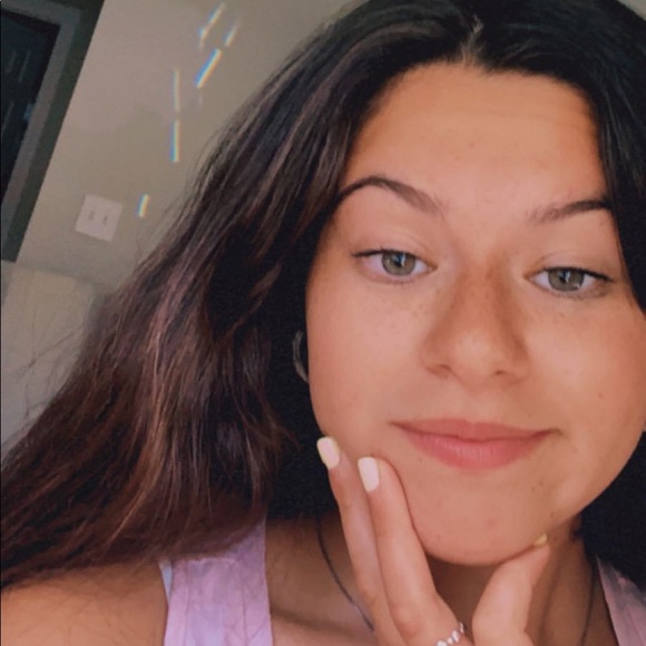 Profile Picture of Angelina Pietropaolo (@apietro15) on Poshmark