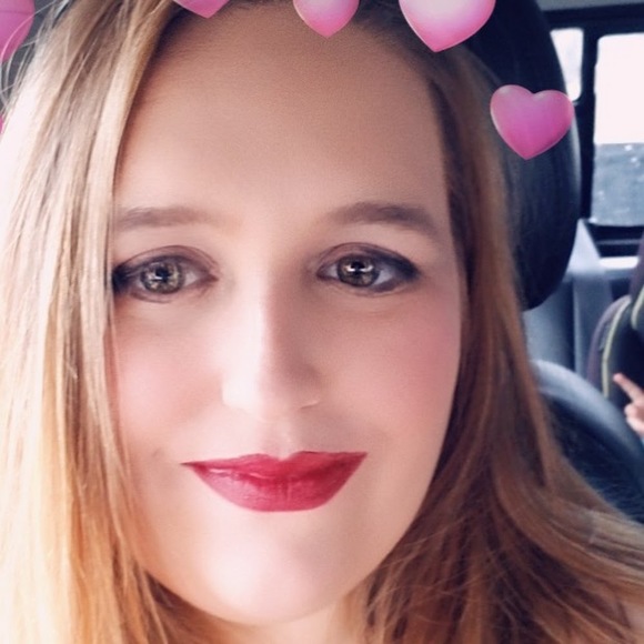 Profile Picture of Amy Scott (@amyscott870) on Poshmark