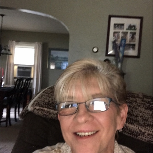 Profile Picture of Dawn Lamb (@dawnlambmarie) on Poshmark