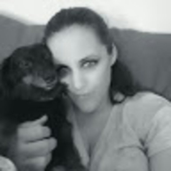 Profile Picture of Ashley Kracht (@domrnkl830) on Poshmark