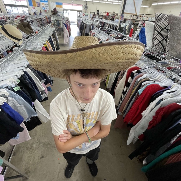 Profile Picture of Hunter Lenzer (@hlenz98) on Poshmark